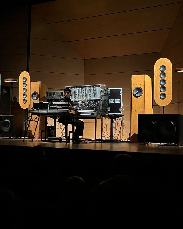 A few weeks ago I had a very interesting sound experience at the concert at the San Fedele auditorium by @neuf_voix , an Italian composer specializing in sound synthesis and experimental composition. His last work Secessioni, which he performed live, is a very rich soundscape made by a variety of techniques, from synthesis to sampling. Have a listen and let me know what you think!

–

#sanfedele #milanosound #soundart #neufvoix #soundculture #soundexperience