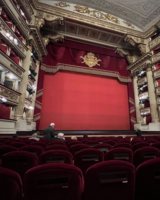 An amazing experience @teatroallascala ! 
Thanks to Edra I had the opportunity to participate in the incredible concert by the students of the La Scala Academy. A concrete example of how much the Italian panorama still has so much to give to artistic culture. Congratulations to the students and thanks to @edra.official  for the invitation!

–

#teatroallascala #milano #music #lascalaacademy #soundexperience